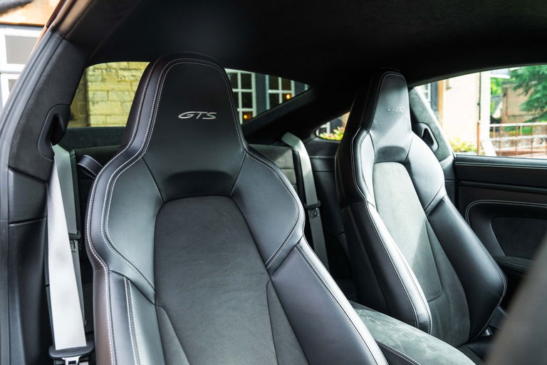 Porsche 992 Carrera 4 GTS