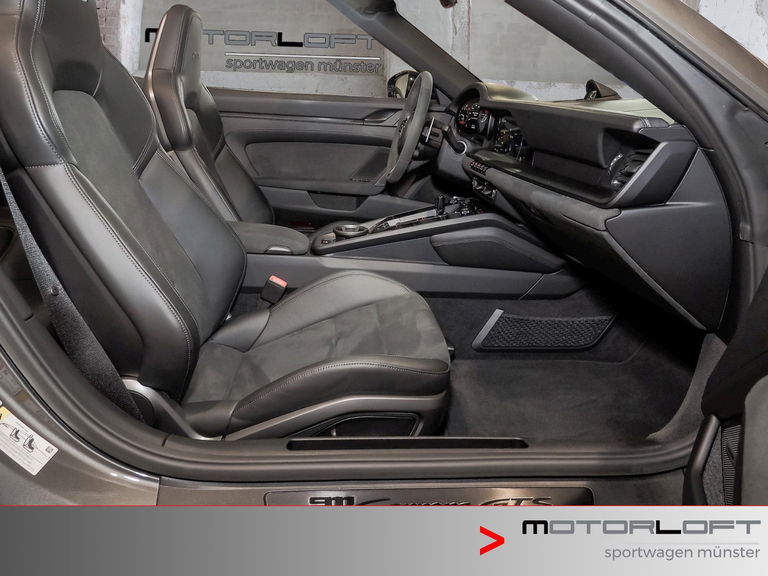 Porsche 992 Carrera GTS