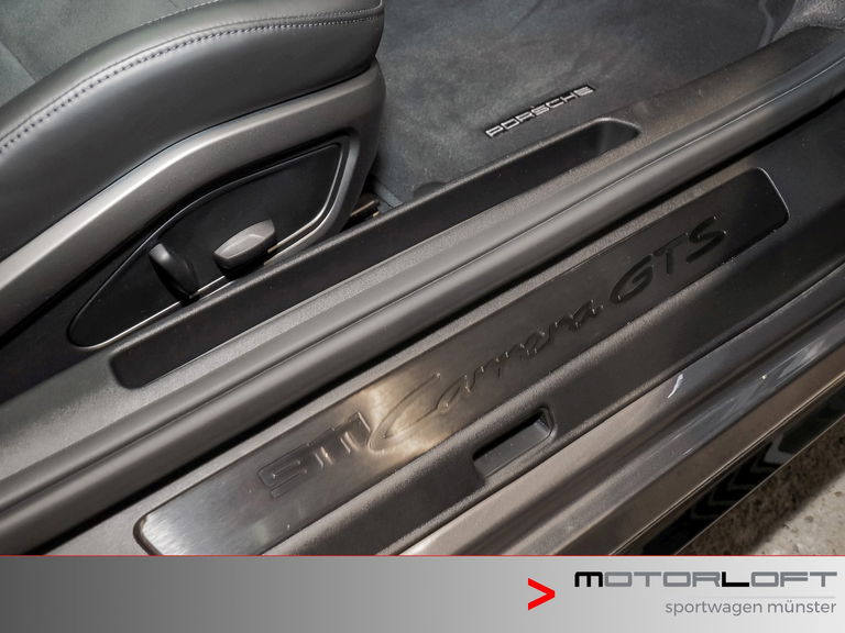 Porsche 992 Carrera GTS