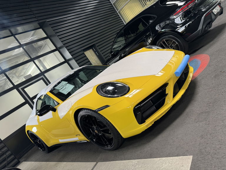 Porsche 992 Carrera 4 GTS