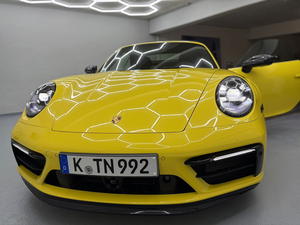 Porsche 992 Carrera 4 GTS