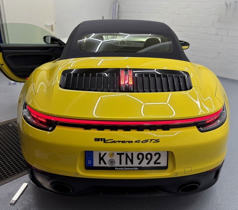 Porsche 992 Carrera 4 GTS