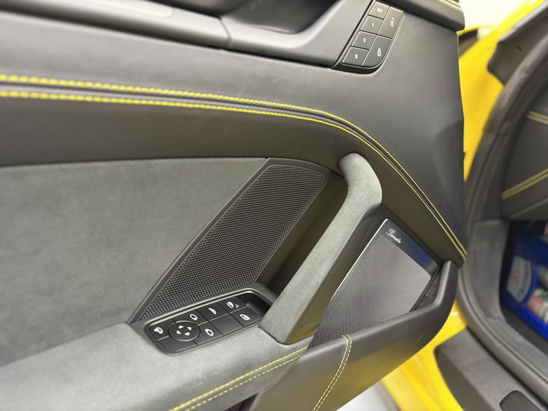 Porsche 992 Carrera 4 GTS