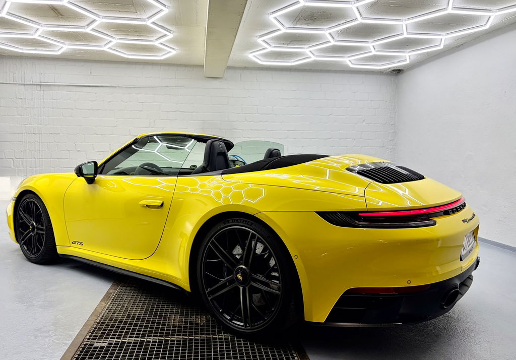 Porsche 992 Carrera 4 GTS