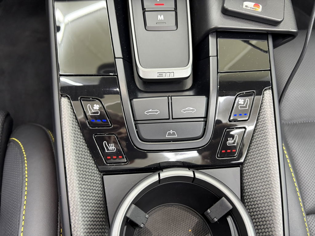 Porsche 992 Carrera 4 GTS