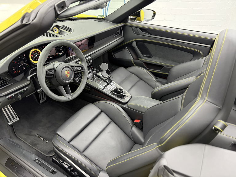 Porsche 992 Carrera 4 GTS