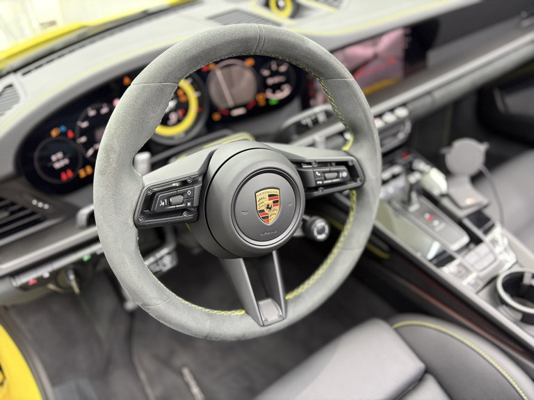 Porsche 992 Carrera 4 GTS