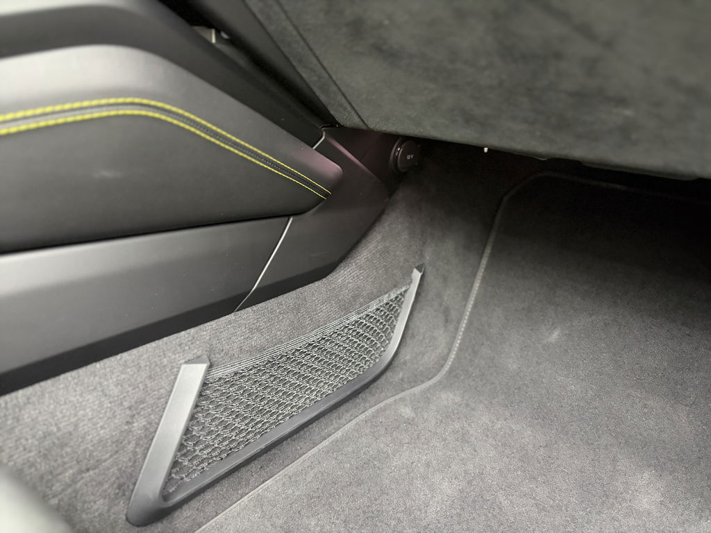 Porsche 992 Carrera 4 GTS