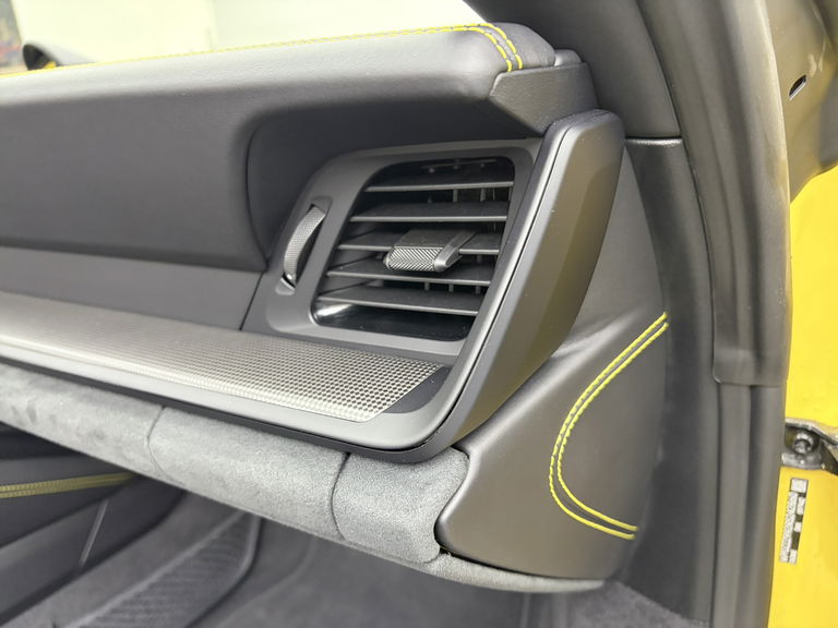 Porsche 992 Carrera 4 GTS