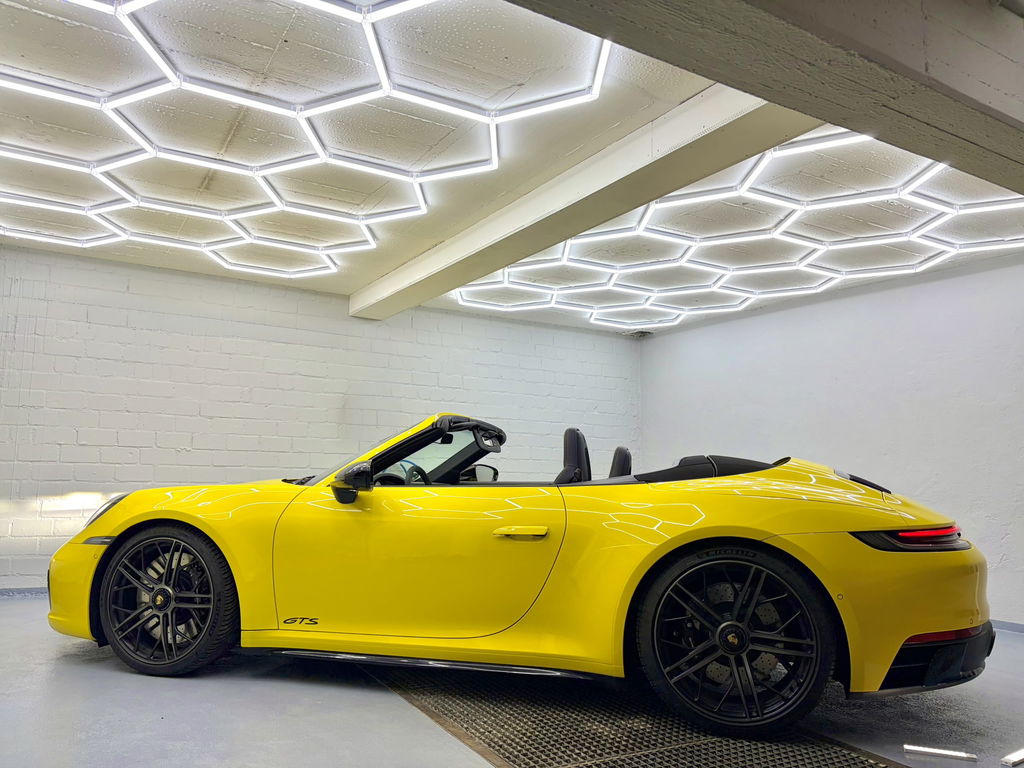 Porsche 992 Carrera 4 GTS