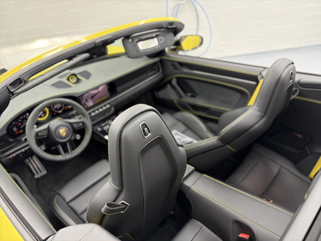 Porsche 992 Carrera 4 GTS