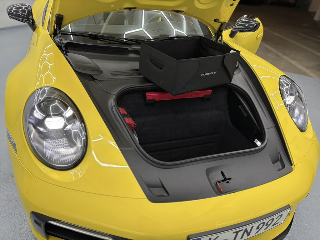 Porsche 992 Carrera 4 GTS