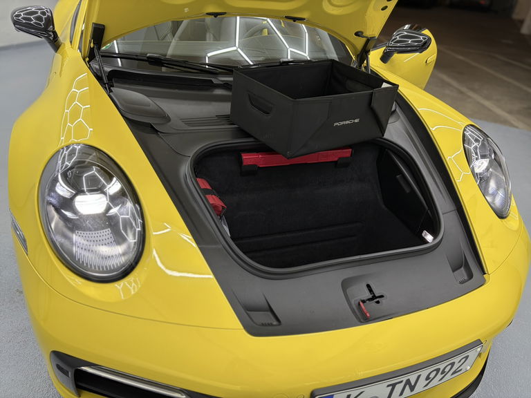 Porsche 992 Carrera 4 GTS