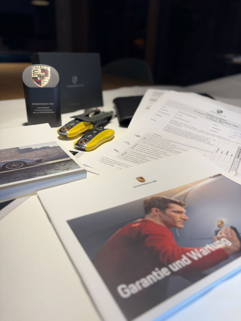 Porsche 992 Carrera 4 GTS