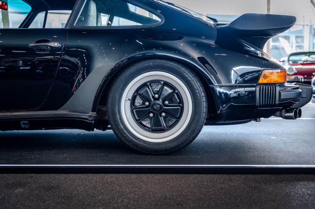 Porsche 911 Turbo 3.3