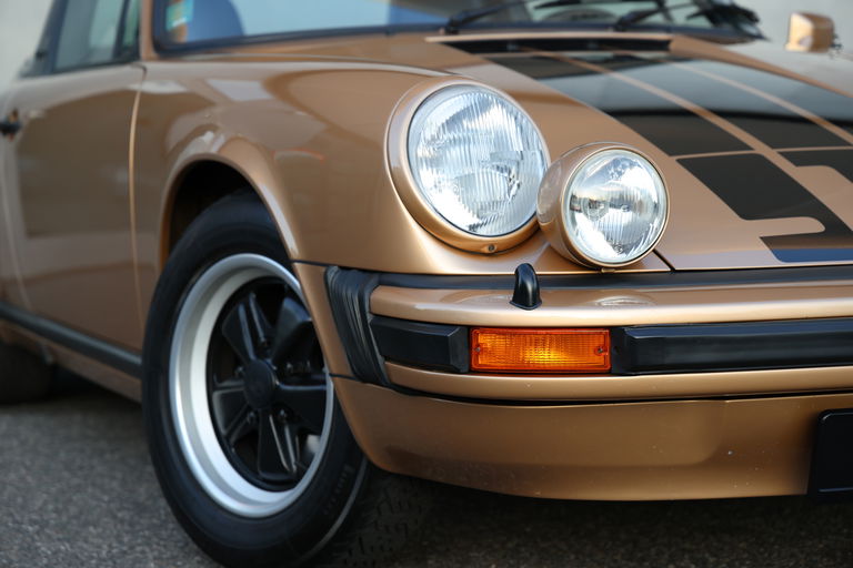 Porsche 911 Carrera 2.7