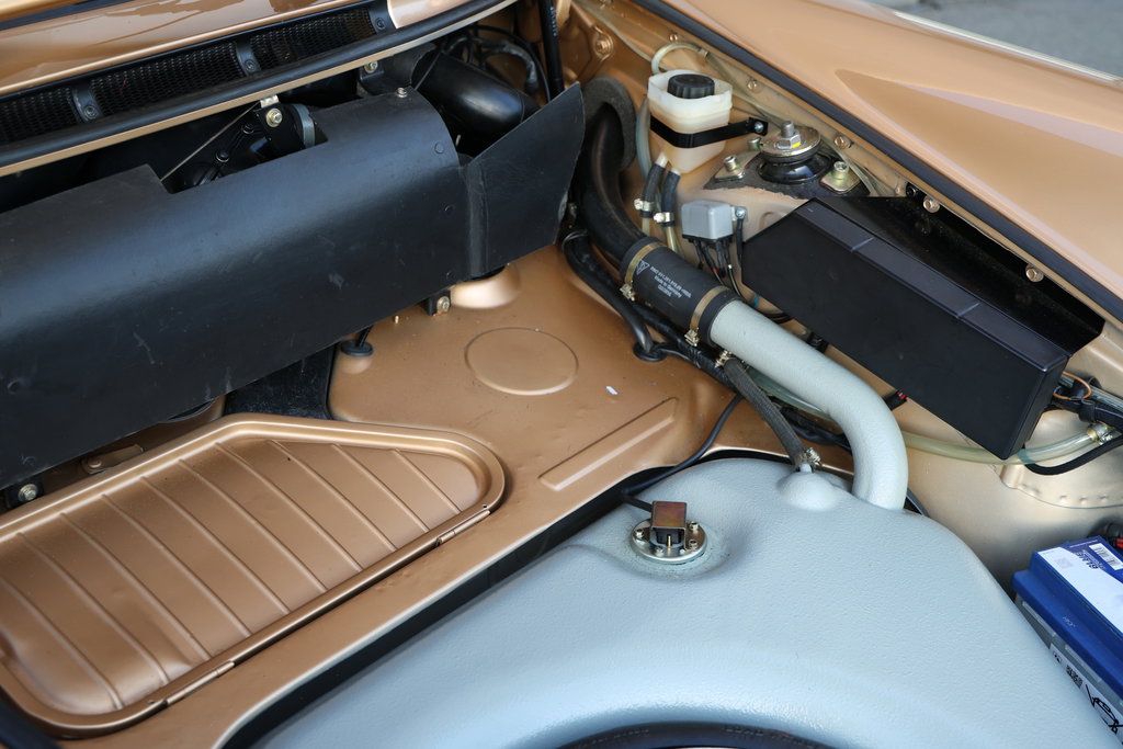 Porsche 911 Carrera 2.7