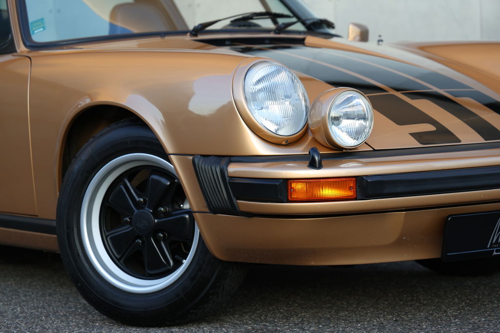 Porsche 911 Carrera 2.7