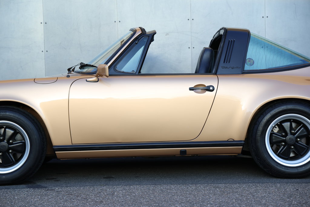 Porsche 911 Carrera 2.7