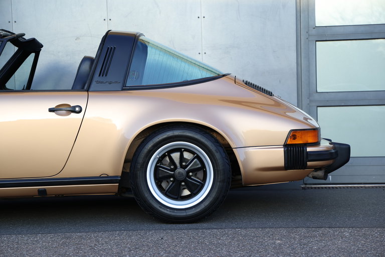 Porsche 911 Carrera 2.7