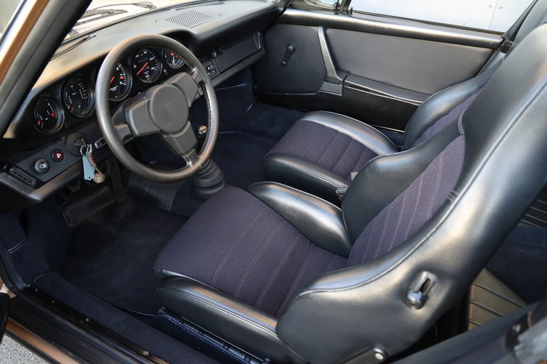 Porsche 911 Carrera 2.7