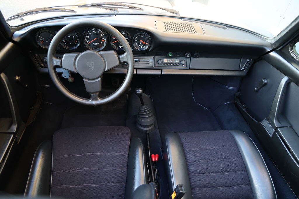 Porsche 911 Carrera 2.7