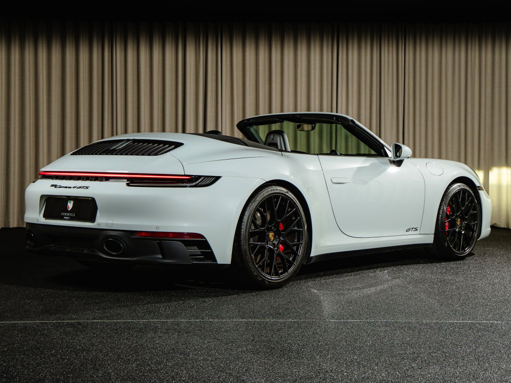 Porsche 992 Carrera 4 GTS