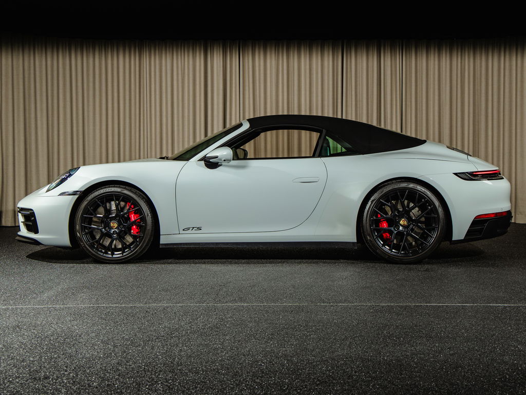 Porsche 992 Carrera 4 GTS
