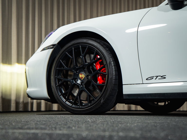 Porsche 992 Carrera 4 GTS