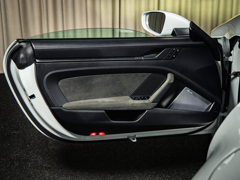 Porsche 992 Carrera 4 GTS