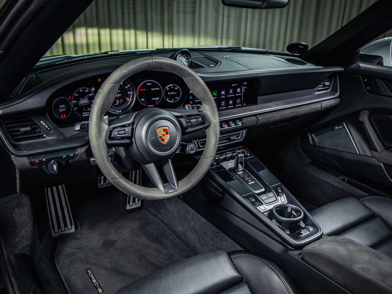 Porsche 992 Carrera 4 GTS