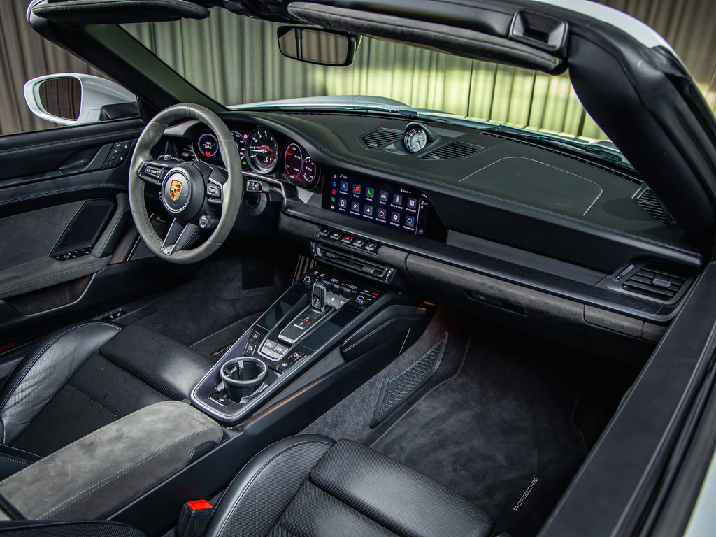 Porsche 992 Carrera 4 GTS