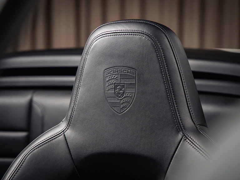 Porsche 992 Carrera 4 GTS
