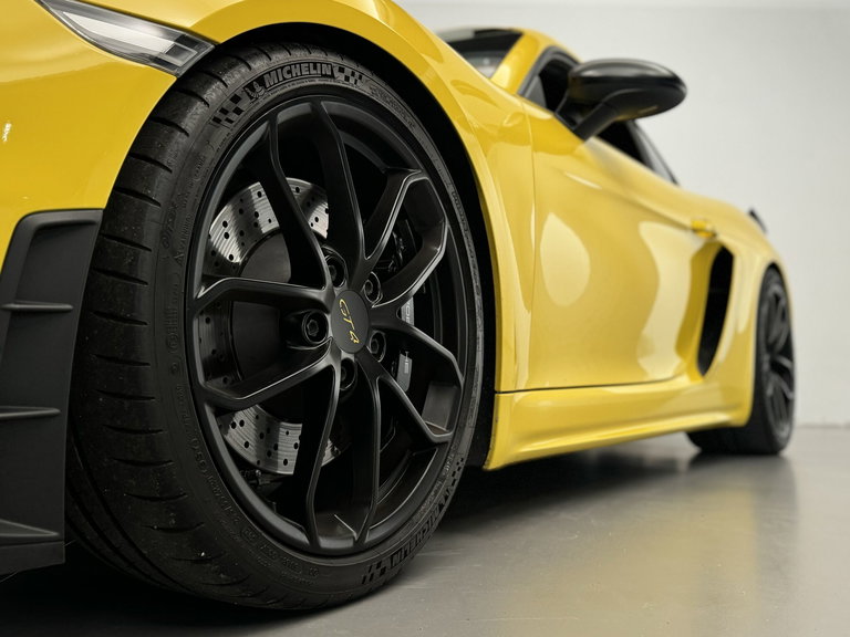 Porsche 718 Cayman GT4