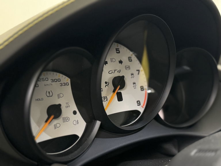 Porsche 718 Cayman GT4