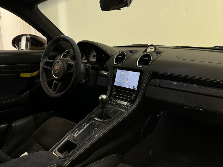 Porsche 718 Cayman GT4