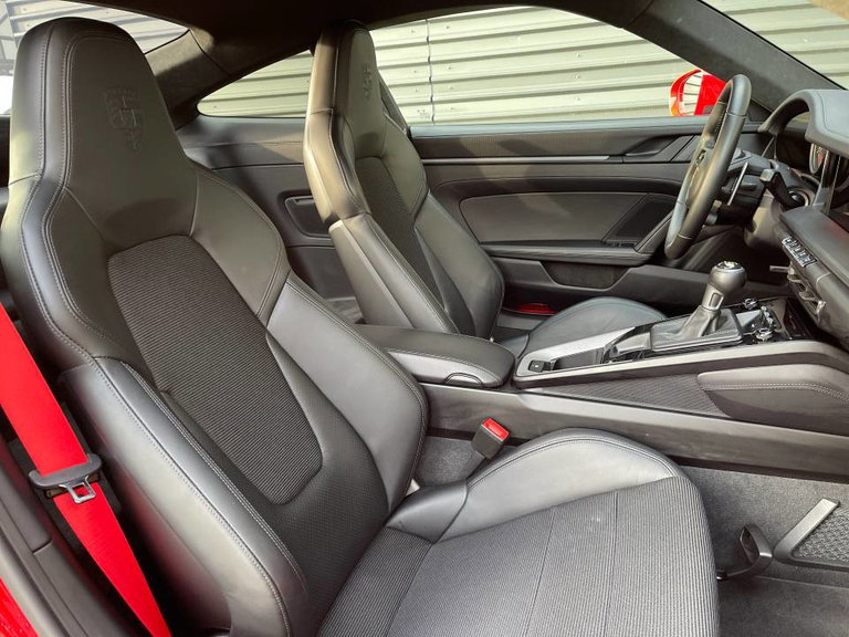 Porsche 992 GT3 Touring