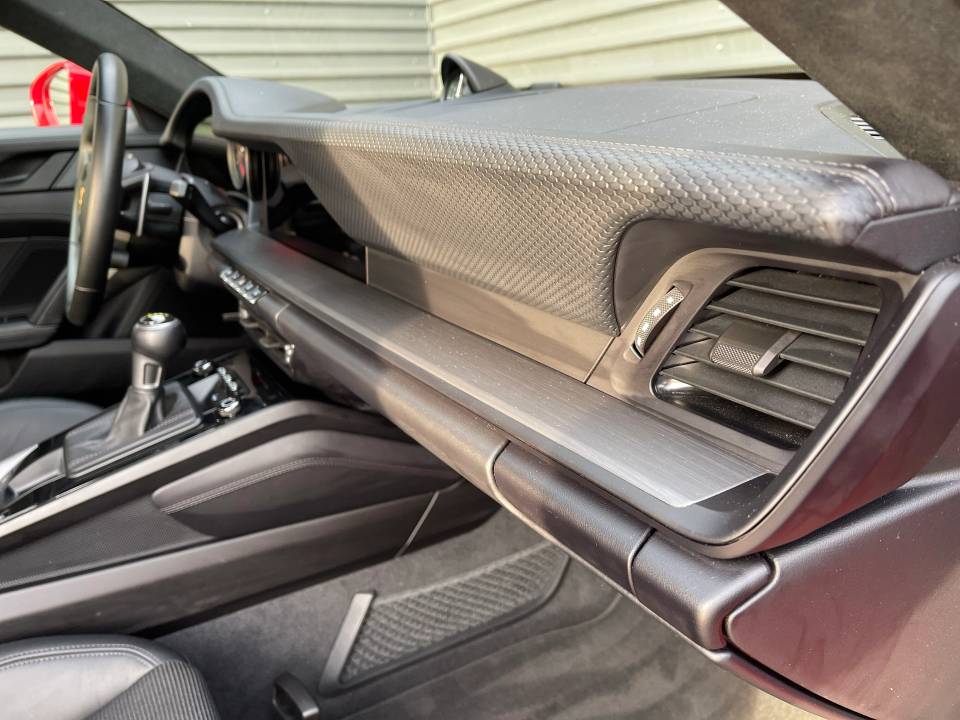 Porsche 992 GT3 Touring