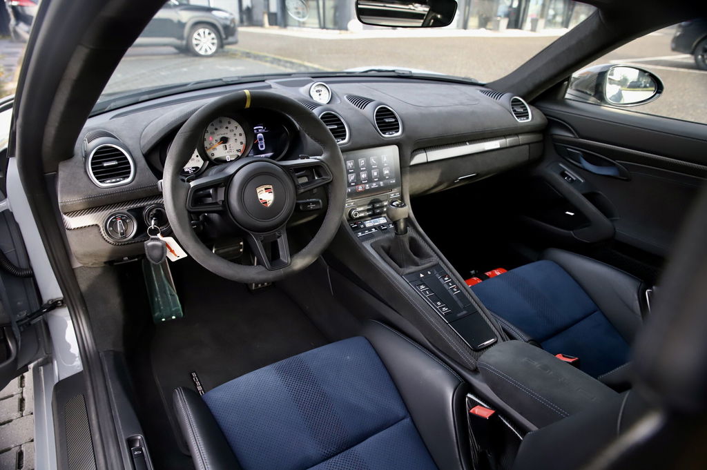 Porsche 718 Cayman GT4 RS