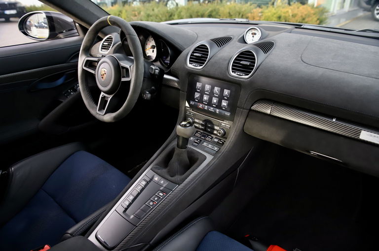 Porsche 718 Cayman GT4 RS