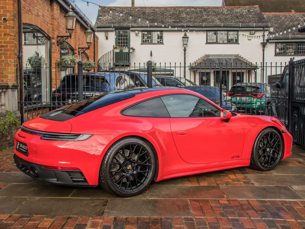 Porsche 992 Carrera GTS