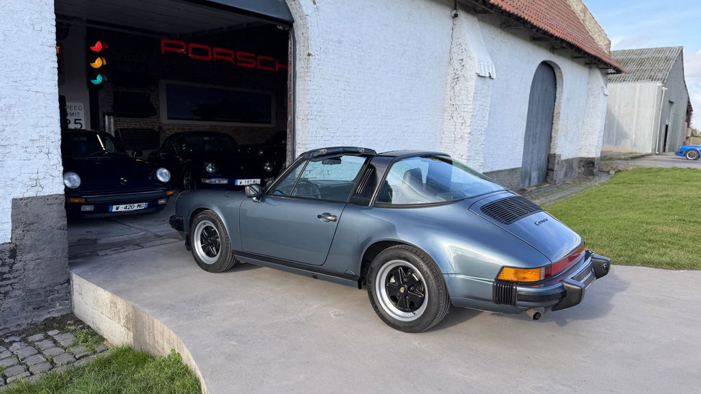 Porsche 911 Carrera 3.2 (US)