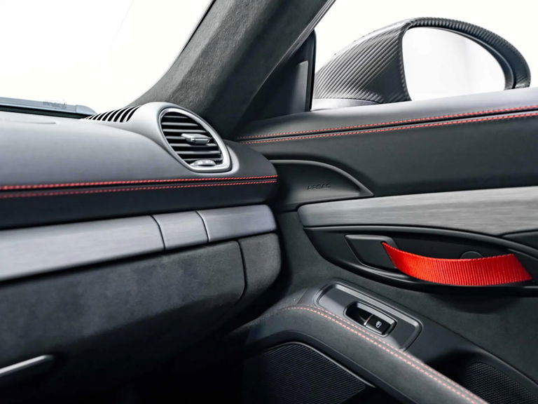 Porsche 718 Cayman GT4