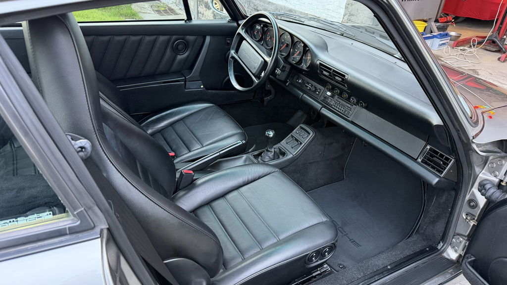 Porsche 964 Carrera 4