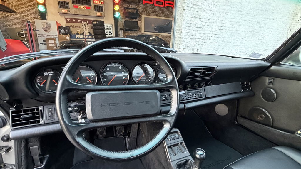 Porsche 964 Carrera 4