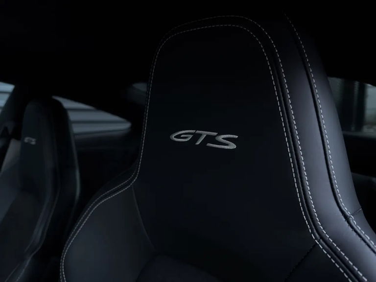 Porsche 992 Carrera 4 GTS