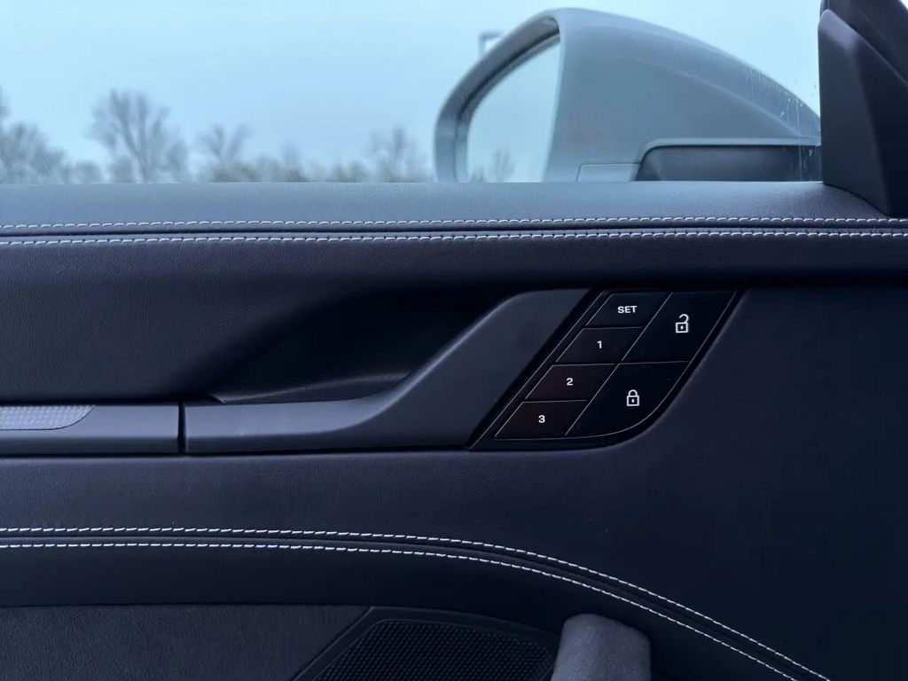 Porsche 992 Carrera 4 GTS