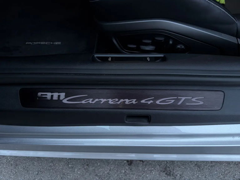 Porsche 992 Carrera 4 GTS