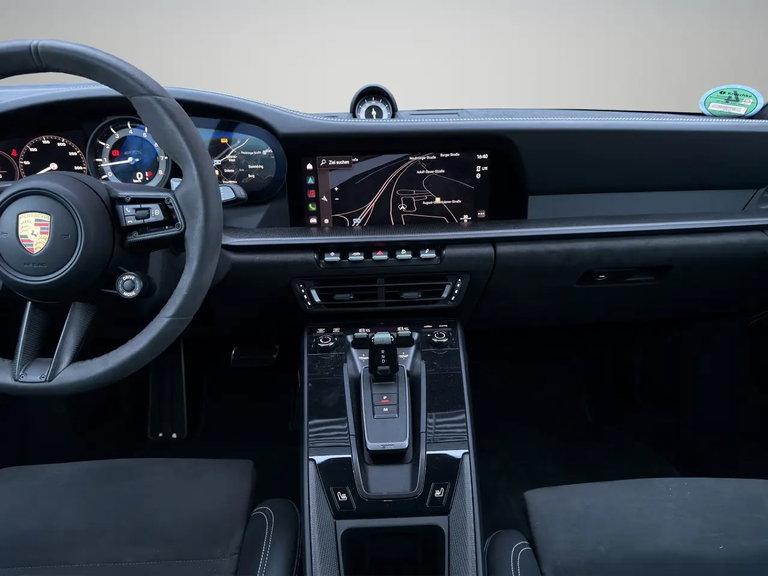 Porsche 992 Carrera 4 GTS