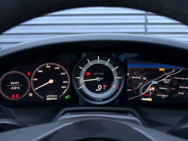 Porsche 992 Carrera 4 GTS